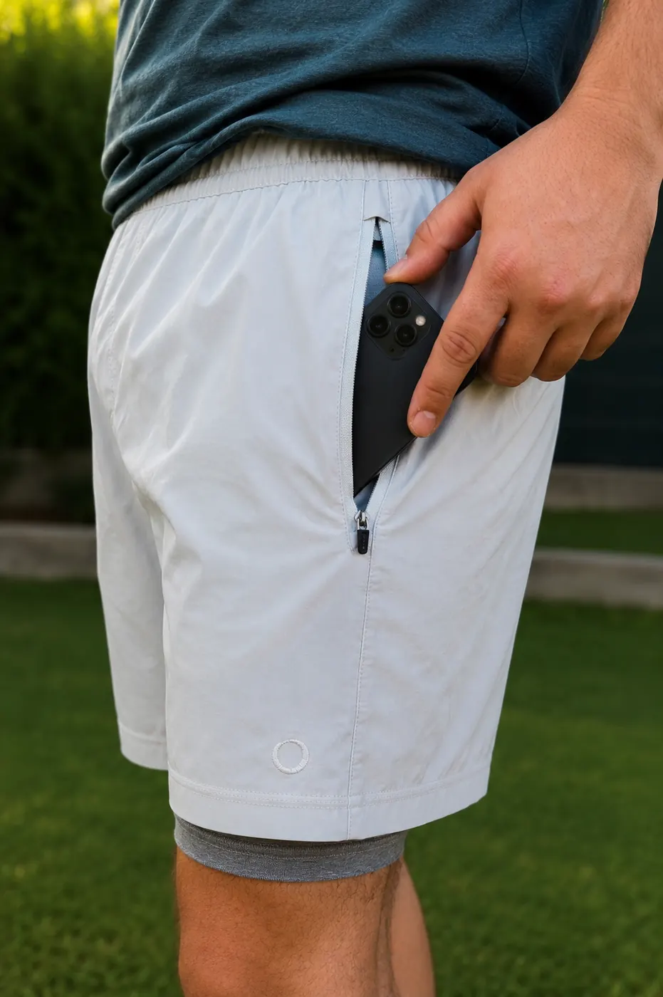 Pantaloncini bianchi — pocket detail